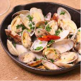 Steamed clams and clams with white wine